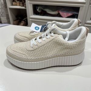 Universal Thread Cream Textured Platform Sneakers